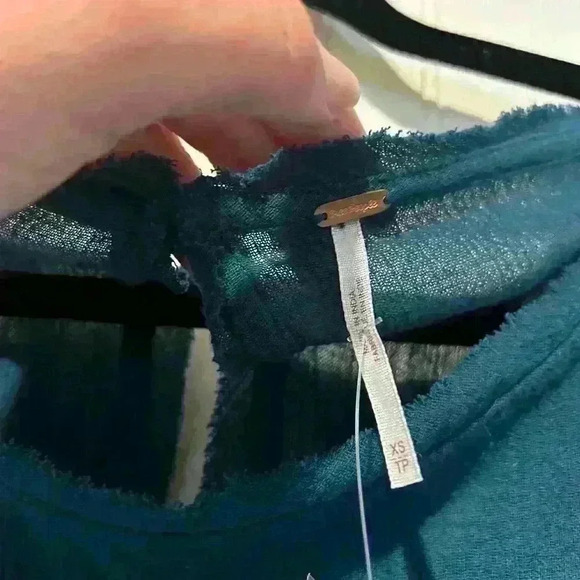 Free people boho oversized ruffle sleeve top NWT SZ. Xs. Lagan look - Picture 7 of 8